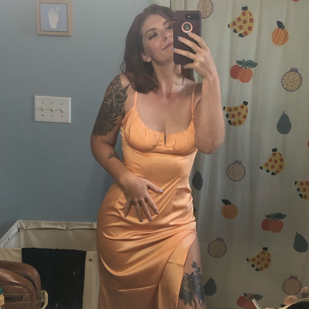 Silky orange slip dress FOREVER 21, medium. Worn once, great condition